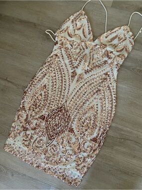 Main Strip Ivory Dress with Rose Gold Sequin Pattern
